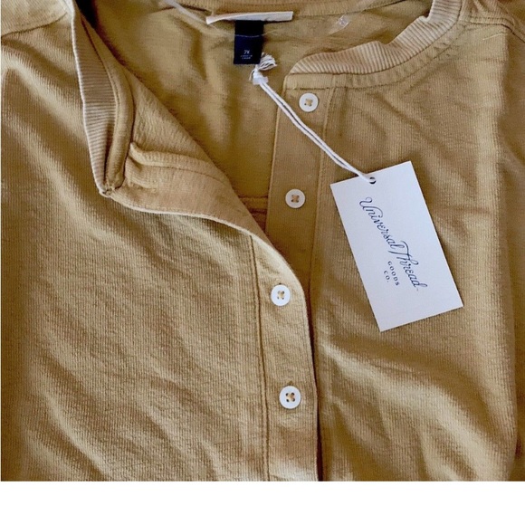 NWT Universal Thread Gold Henley Top
Women Cropped Raw Hem Ribbed Soft & Comfy - Picture 3 of 14